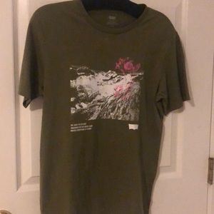 NWOT Levi’s men’s green graphic tee
